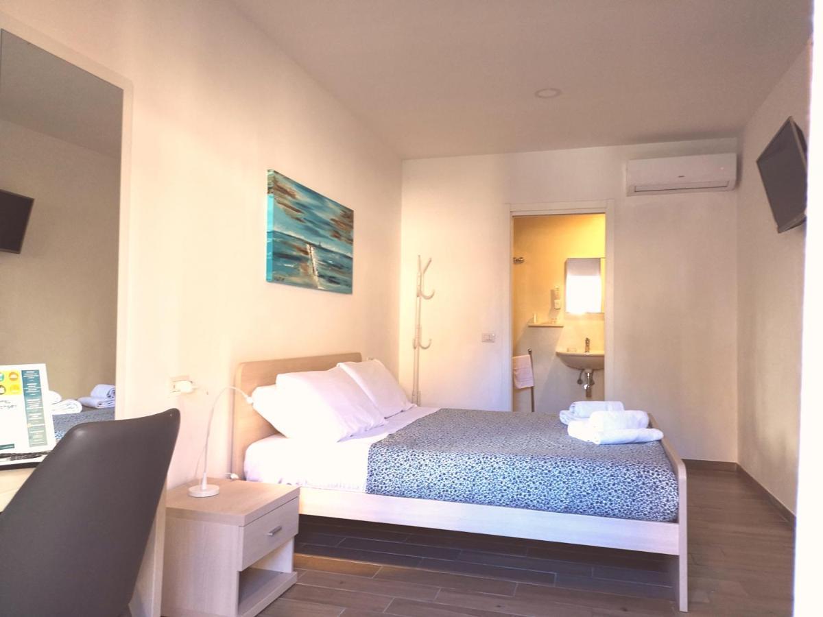 Academy Hotel 3*