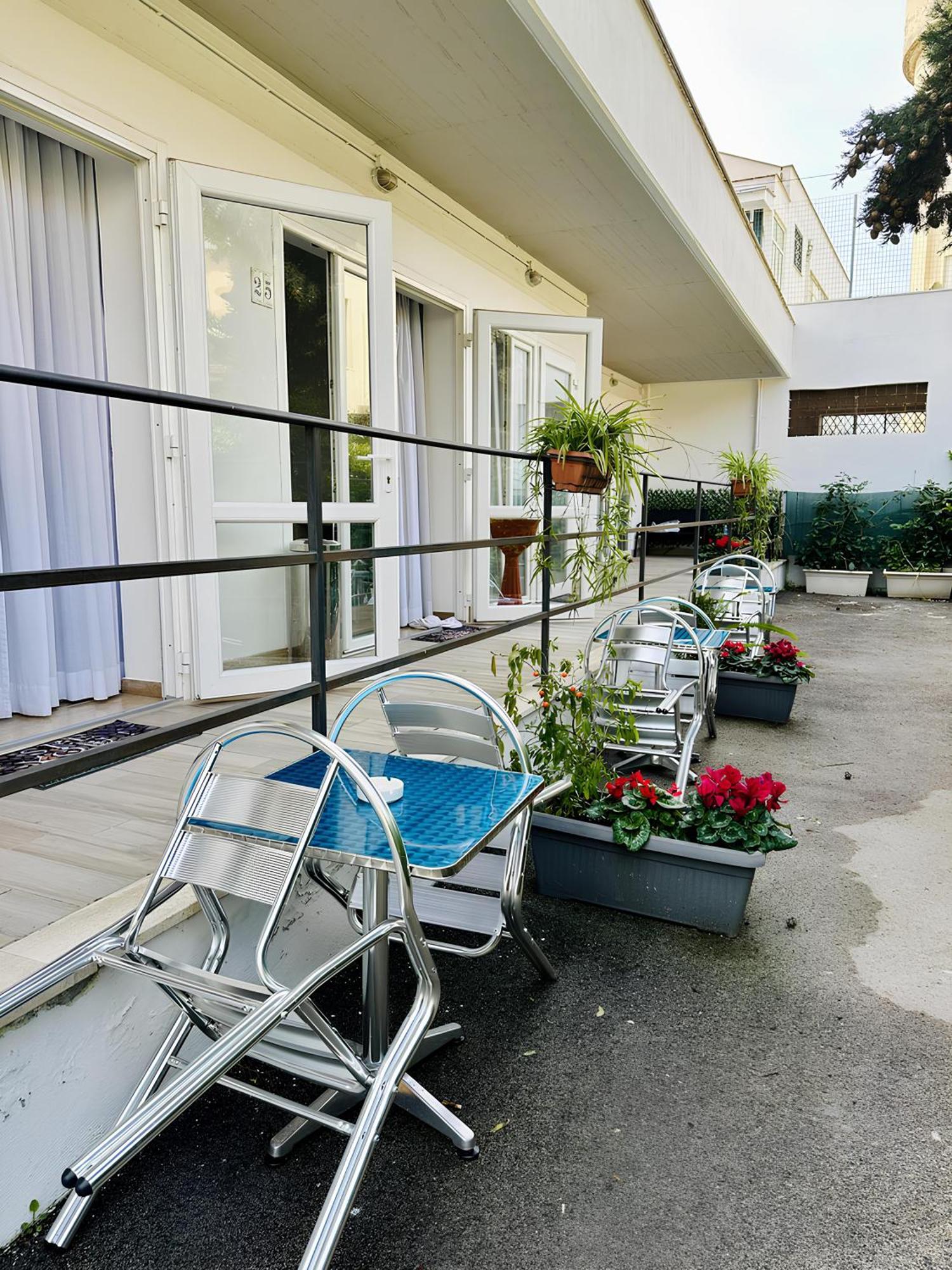 Hotel Academy 3*